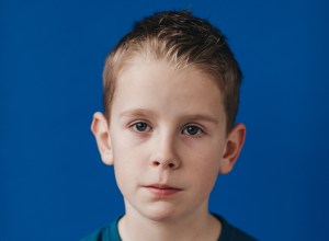 Stijn (8) “Sinds vorig jaar hebben we een elektrische auto en Stijn vindt het maar wat interessant!"