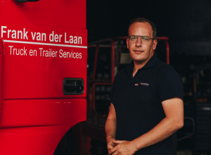 Frank (42) “Voor de meeste truckers is hun wagen hun lust en leven – getuige de vele lampjes, speciale verf en bijzondere stickers die je tegenkomt”