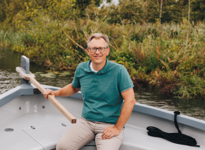 Joris (48) “Waar het voor mij op de auto en fiets altijd zo hard mogelijk moet, heb ik dat gevoel totaal niet op het water”