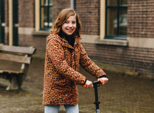 Amelie (10) “Twee jaar geleden kreeg ik een step voor mijn verjaardag. Bijna elke dag gaan mijn broertje en ik op onze step naar school.”