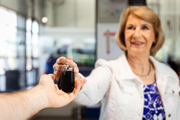 Autosleutel overhandigen