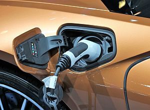 10 tips om veilig om te gaan met elektrische voertuigen - Bovemij